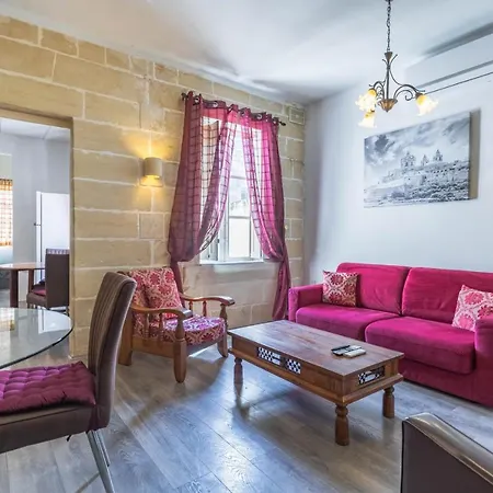 Duplex Apartment With Terrace & Bbq In Central Sliema *
